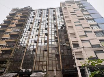 Oficina comercial · 18m² · 2 Ambientes · Oficina Céntrica con Patio.
