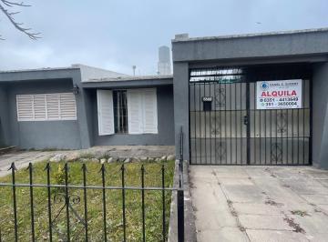 Casa de 4 ambientes, Córdoba · Casa en Alquiler de 3 Dorm., Patio C/ Asador