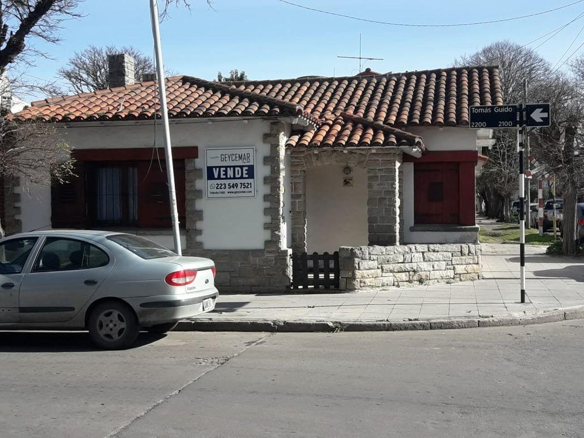 Casa de 4 ambientes en venta en una zona residencial consolidada