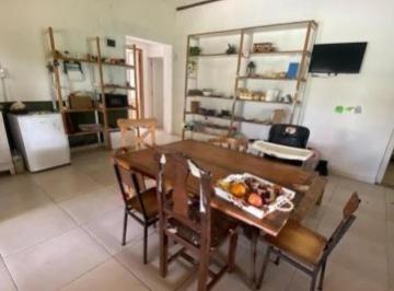 Casa · 220m² · 6 Ambientes · Casa en Venta - 4 Dorm. 2 Baños - Tandil