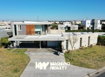 Casa · 310m² · 5 Ambientes · 2 Cocheras · Alquiler de Casa 5 Ambientes en Dique Lujan