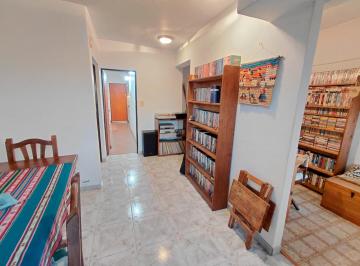 Departamento · 56m² · 3 Ambientes · Caseros Al 1500 Limite Barracas y Constitucion de 3 Ambientes con Balcon Corrido, Vista Abierta