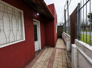 Casa · 95m² · 4 Ambientes · 1 Cochera · Casa 2 Dorm., Garaje y Jardin.