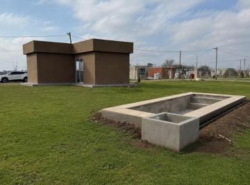 Casa · 30m² · 2 Ambientes · 1 Cochera · Venta Casa con Pileta Barrio Estilo Campo Canning