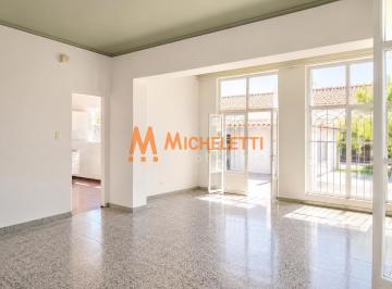 Casa · 500m² · 10 Ambientes · 2 Cocheras · Casa en Alquiler Para Emprendimiento Comercial