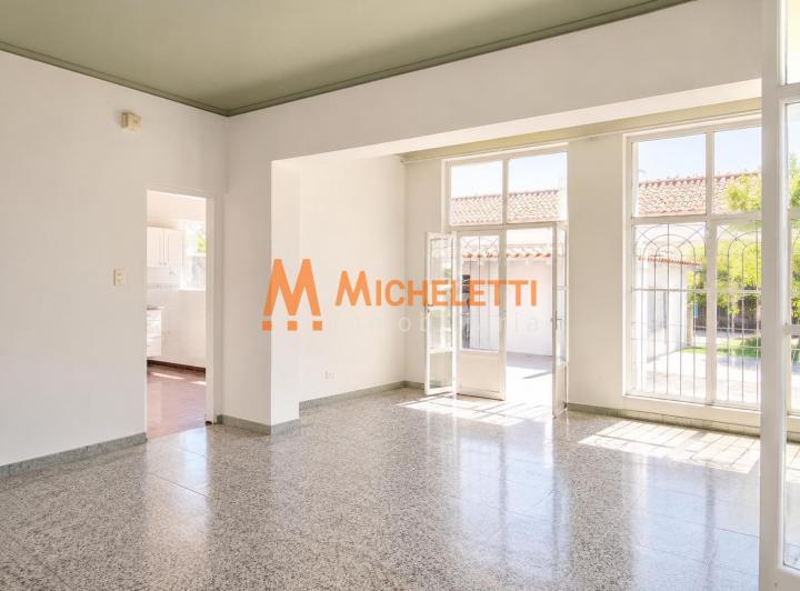 Casa · 500m² · 10 Ambientes · 2 Cocheras