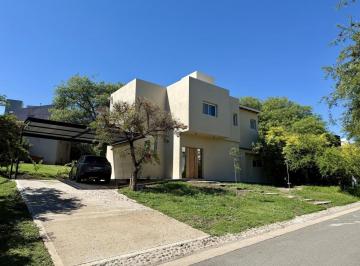 Casa · 212m² · 4 Ambientes · Venta Casa 3 Dorm La Rufina a Estrenar