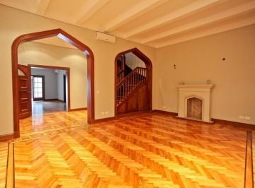Casa · 370m² · 6 Ambientes · Casa Estilo Tudor en Alquiler con Jardin y Piscina - Belgrano R. Impecable Estado.