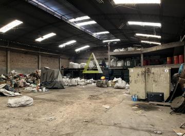 Bodega-Galpón · 680m² · Galpón a La Venta en Tres de Febrero