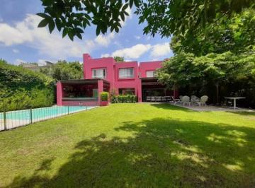 Casa · 300m² · 5 Ambientes · 3 Cocheras · Casa en Venta en Los Tacos, Escobar con Pileta