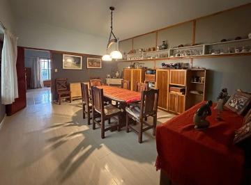 Casa · 310m² · 5 Ambientes · 1 Cochera · Venta Casa en Villa Real con Piscina y Garage