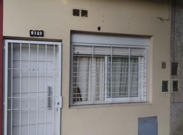 Departamento de 2 ambientes, Tres de Febrero · Departamento 2 Ambnientes Al Frente Entrada Independiente