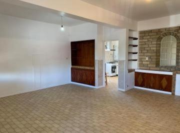 Living Comedor con armarios empotrados · Oportunidad — Casa Pb + Depto Independiente Renovados— Lista Para Escriturar.