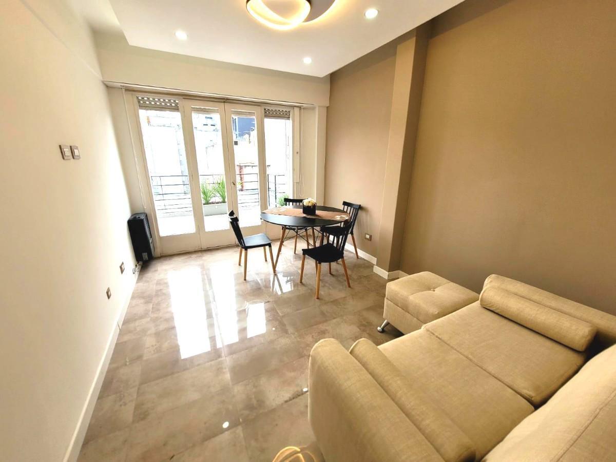 Departamento al frente con balcon terraza, de 2 ambientes + dependencia