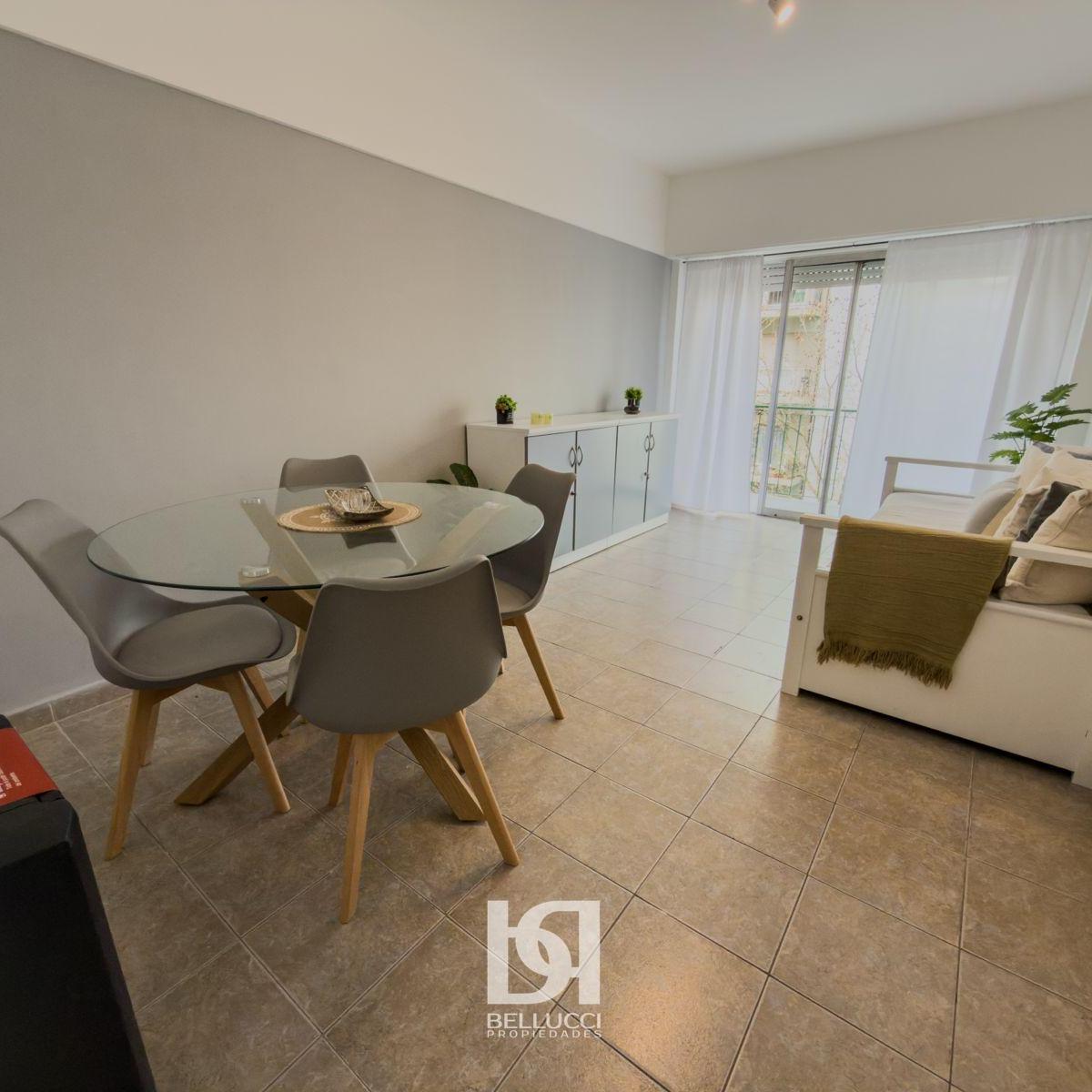 Departamento de 2 ambientes con balcon A la calle