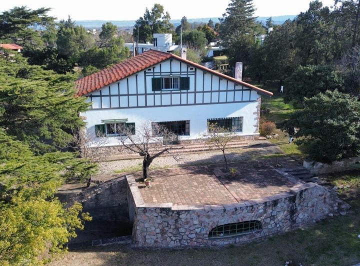 Casa · 359m² · 7 Ambientes · 1 Cochera