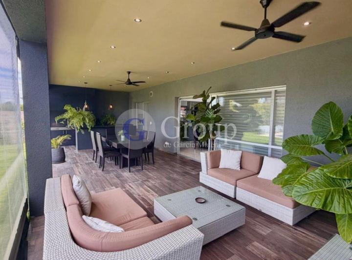 Casa · 265m² · 6 Ambientes · 3 Cocheras