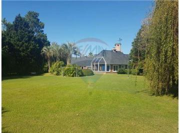 Casa · 374m² · 7 Ambientes · 3 Cocheras · Venta Casa San Diego Country Club 2800 m²