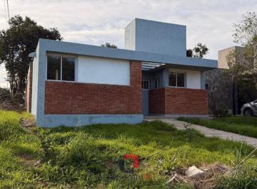 Casa · 100m² · 3 Ambientes · 1 Cochera · Casa en Villa Catalina