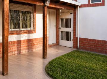 Casa · 150m² · 4 Ambientes · 1 Cochera · Casa Venta 4 Ambientes G. de Laferrere con Quincho