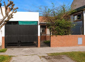 Casa · 150m² · 4 Ambientes · 1 Cochera · Casa Venta 4 Ambientes G. de Laferrere con Quincho