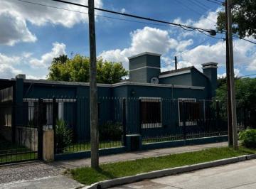 Casa de 1 ambiente, Córdoba · Venta - Arguello - Hermosa Casa Esquina con Pileta - 3 Dor + Dpto de 1 Dor