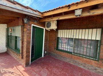 Casa · 140m² · 5 Ambientes · 2 Cocheras · Casa en Bella Vista