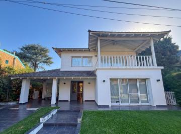Casa · 180m² · 6 Ambientes · 1 Cochera · Casa 6 Ambientes con Pileta en Barrio Venado I - Canning