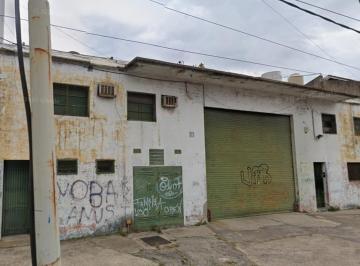 Bodega-Galpón · 302m² · 1 Cochera · Galpón Depósito en Alquiler