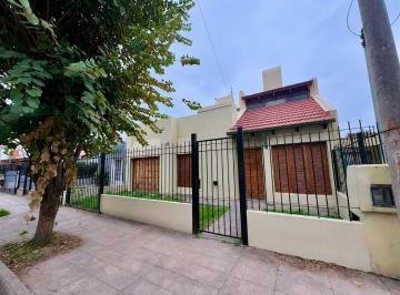 Casa de 7 ambientes, Córdoba · Casa 4 Dorm. Barrio Poeta Lugones 291 m²