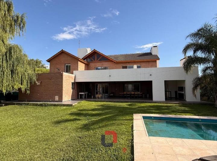 Casa · 406m² · 4 Ambientes · 4 Cocheras
