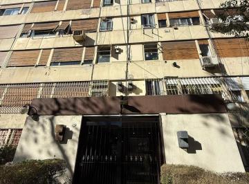 Departamento · 74m² · 4 Ambientes · Departamento Semipiso 4 Ambientes Venta en Sarandi 1440 8°a
