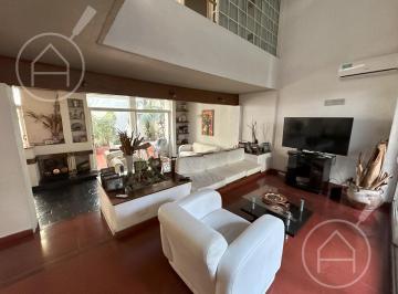 Casa · 203m² · 5 Ambientes · 1 Cochera · Venta Casa Siete Ambientes Floresta