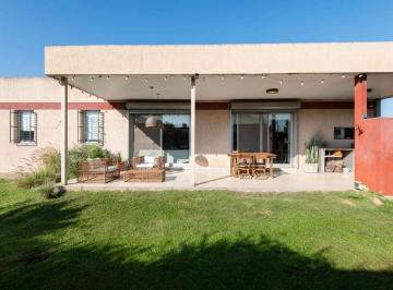 Casa · 170m² · 6 Ambientes · 2 Cocheras · Casa en Joaquin Gorina