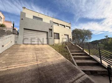 Casa · 198m² · 6 Ambientes · 2 Cocheras · Casa en Venta en Río Ceballos | Parque, Pileta y a m del Río.
