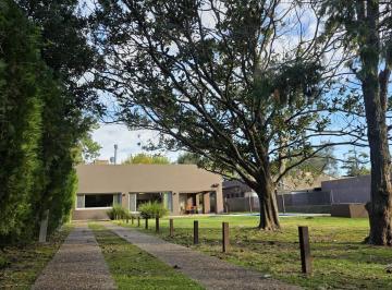 Casa · 193m² · 2 Dormitorios · 1 Cochera · Casa Reciclada en Venta en Elorza 2250, Funes | 2 Dorm. | Parque de 984,8 m²