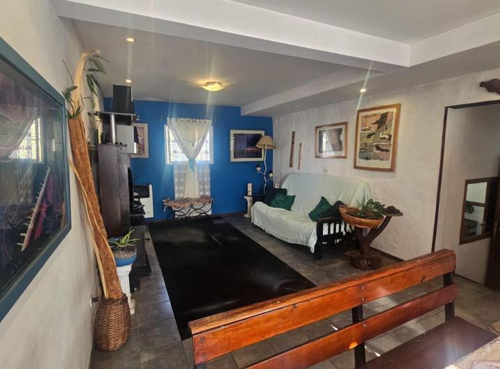 Casa · 220m² · 9 Ambientes