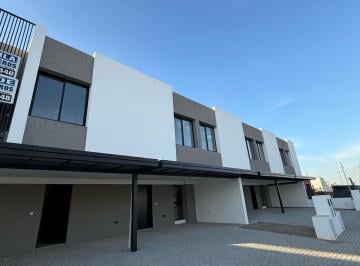 Casa · 145m² · 3 Dormitorios · 2 Cocheras · Venta Duplex a Estrenar 3 Dorm Enorme - Quebrada de Manantiales