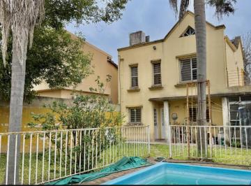 Casa · 275m² · 4 Ambientes · 1 Cochera · Venta Casa 3 Dorm. Apto Crédito Cochera Pileta Granadero Baigorria