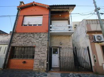 Casa · 180m² · 4 Ambientes · Casa 4 Ambientes Banfield - a Reciclar Oportunidad