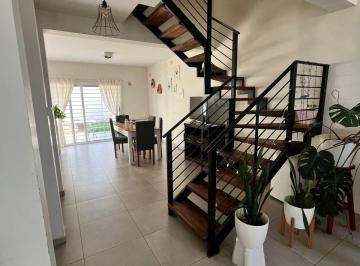Casa · 125m² · 4 Ambientes · 2 Cocheras · Duplex Miradores de Manantiales 2 3 Dorm 3 Baños en Venta