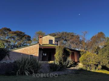 Casa · 253m² · 6 Ambientes · 2 Cocheras · Casa en El Tipal