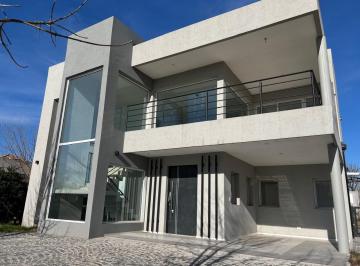Casa · 255m² · 7 Ambientes · 5 Cocheras · Casa en Venta 4 Dorm. Barrio Santa Guadalupe Financia