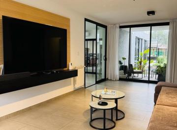 Casa · 240m² · 6 Ambientes · 4 Cocheras · Exclusiva Casa en 1 Planta Equipada Full - Terr. 1500 m²