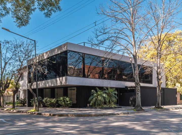 Casa · 280m² · 6 Ambientes · 2 Cocheras