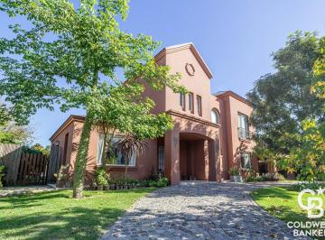 Casa · 250m² · 7 Ambientes · 2 Cocheras · Casa en Venta 4 Dorm. + Dependencia + Estudio Barrio Septiembre Escobar Apto Credito