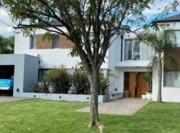 Casa · 335m² · 6 Ambientes · 3 Cocheras · Casa en Venta 5 Dorm. Barrio Los Jazmines Pilar del Este Apto Credito