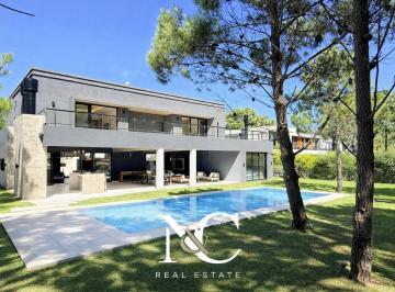 Casa · 309m² · 6 Ambientes · 1 Cochera · Casa Venta en Costa Esmeralda Marítimo III