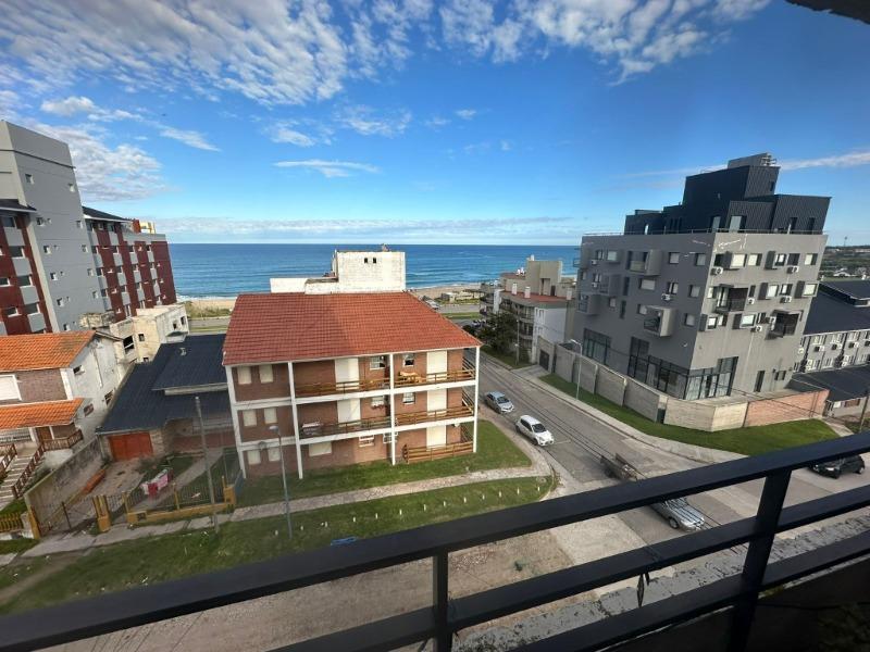 Departamento de 2 amb c/cochera. U$S 75.000. Vista al Mar desde todos sus ambientes.