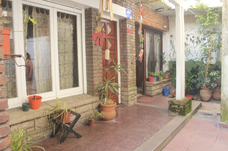 Casa en av. Independencia casi av. Paso, 220m², 3 amb, 2 dorm, 2 baños